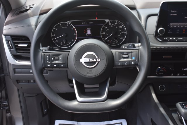 Used 2023 Nissan Rogue SV FWD image 19