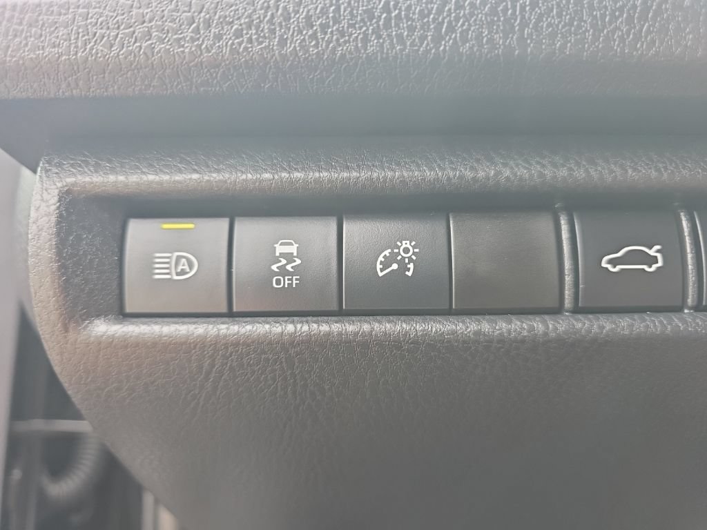Used 2026 Toyota Camry SE w/ Multimedia Upgrade Package FWD image 17