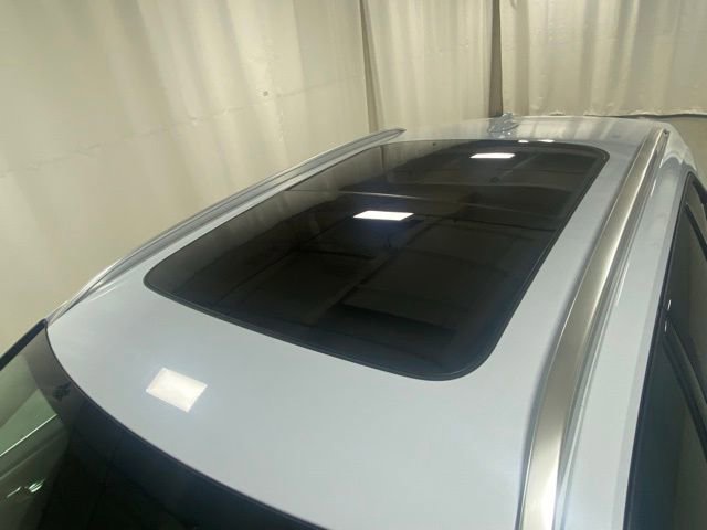 Used 2025 Volvo XC40 B5 Plus AWD/4WD image 6