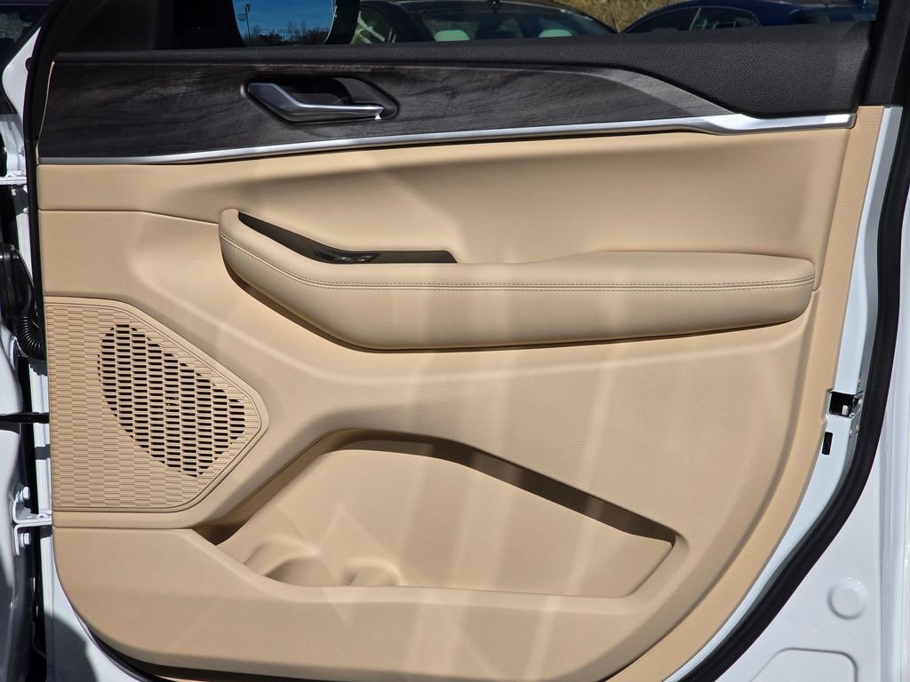 New 2025 Jeep Grand Cherokee Limited image 39