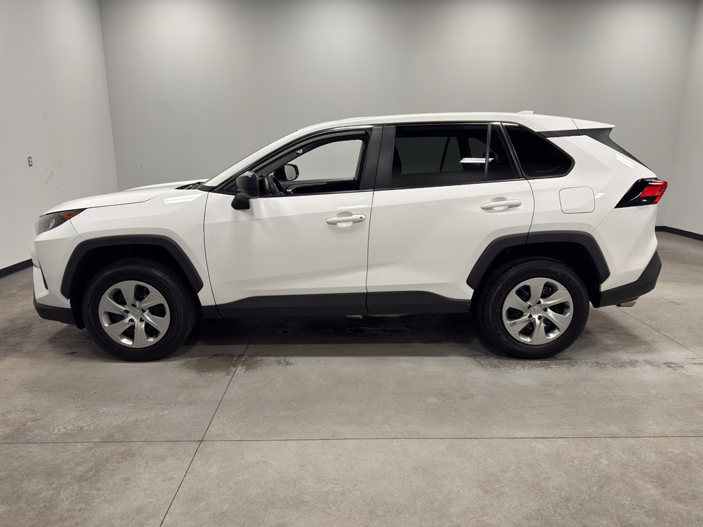Used 2022 Toyota RAV4 LE image 5