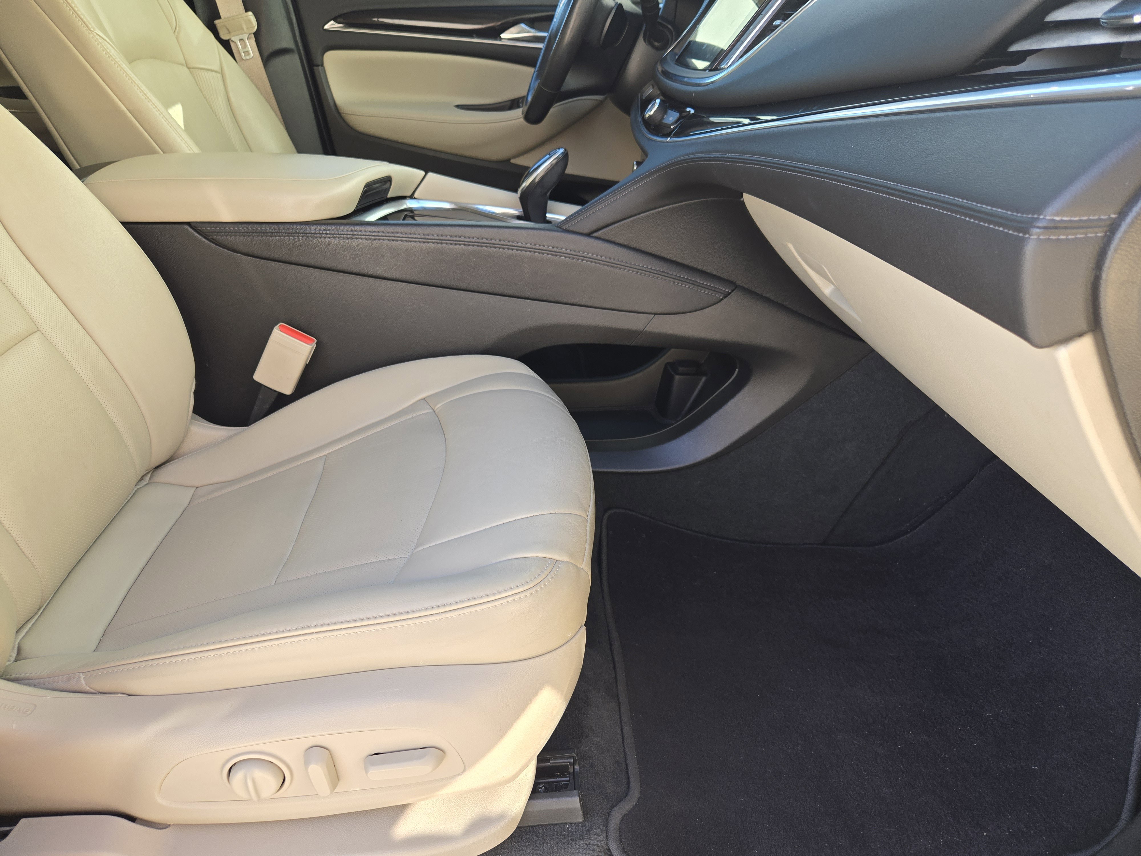 Used 2020 Buick Enclave Essence w/ Sport Touring Edition image 16