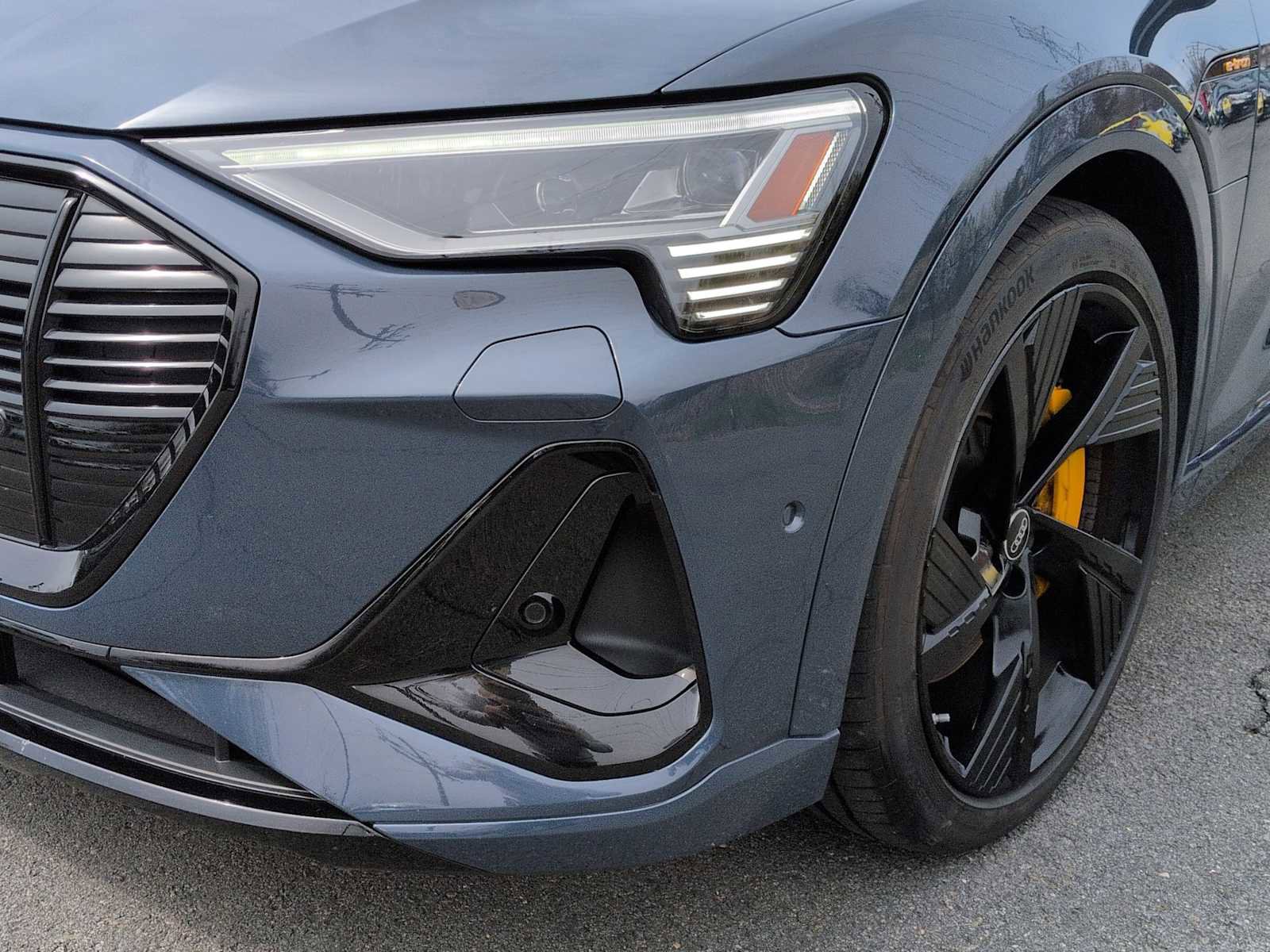 Used 2023 Audi e-tron Prestige w/ Prestige Package image 11