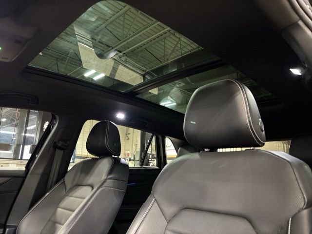 Used 2024 Volkswagen Atlas Cross Sport SEL R-Line image 20