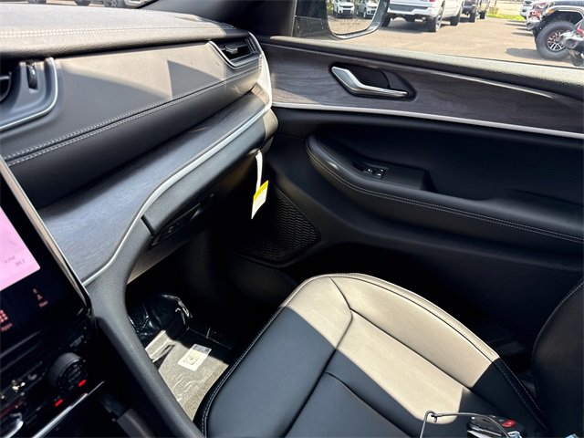 New 2025 Jeep Grand Cherokee L Limited w/ Trailer Tow Package image 25