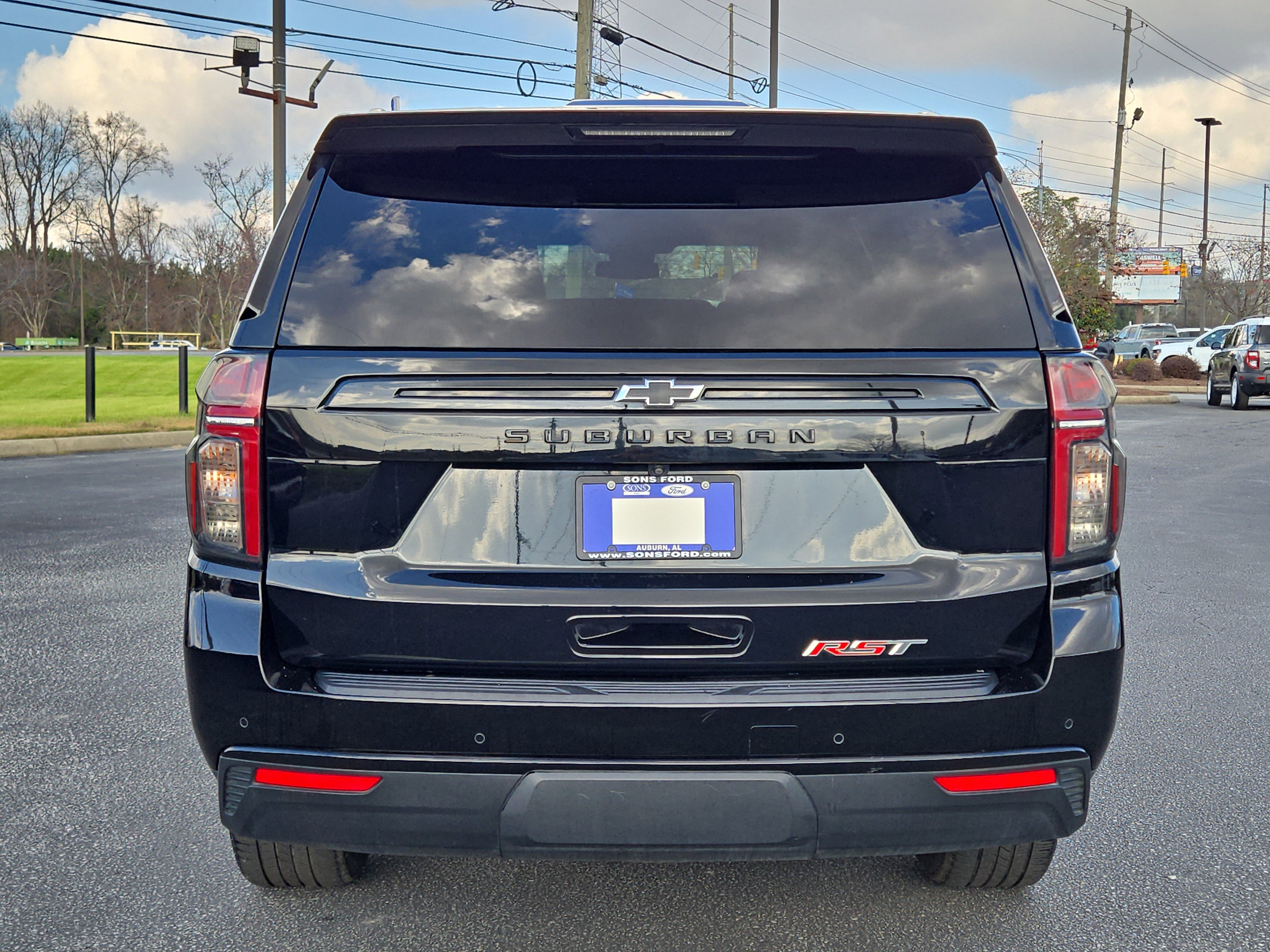 Used 2024 Chevrolet Suburban RST image 8