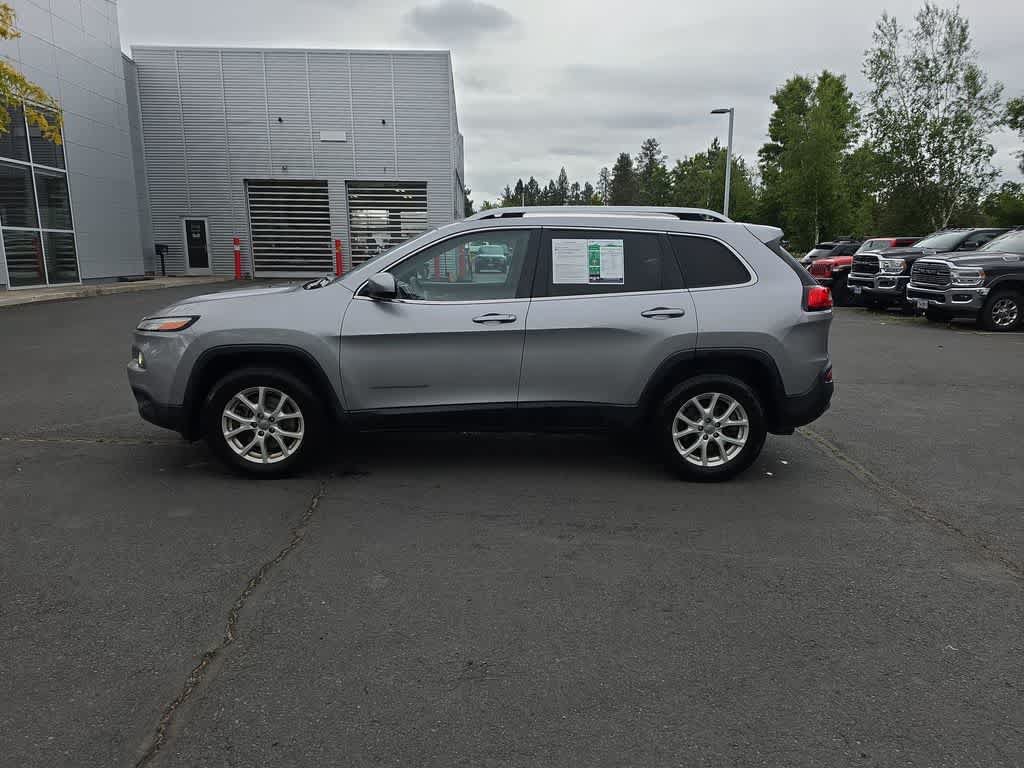 Used 2018 Jeep Cherokee Latitude AWD/4WD image 2