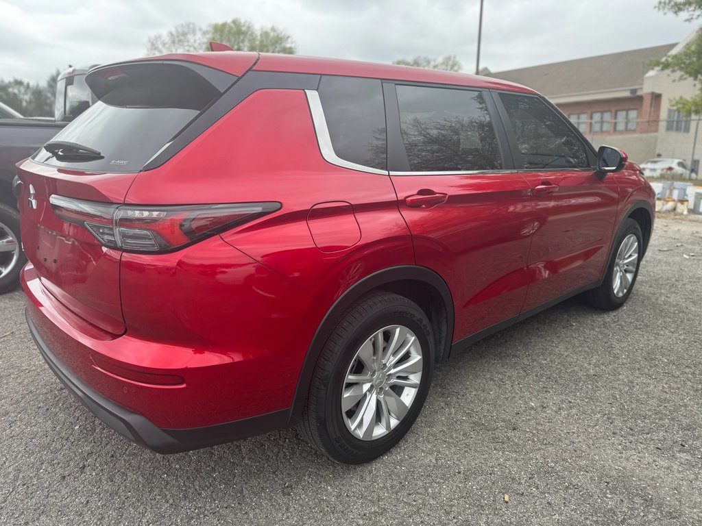 Used 2025 Mitsubishi Outlander ES image 8