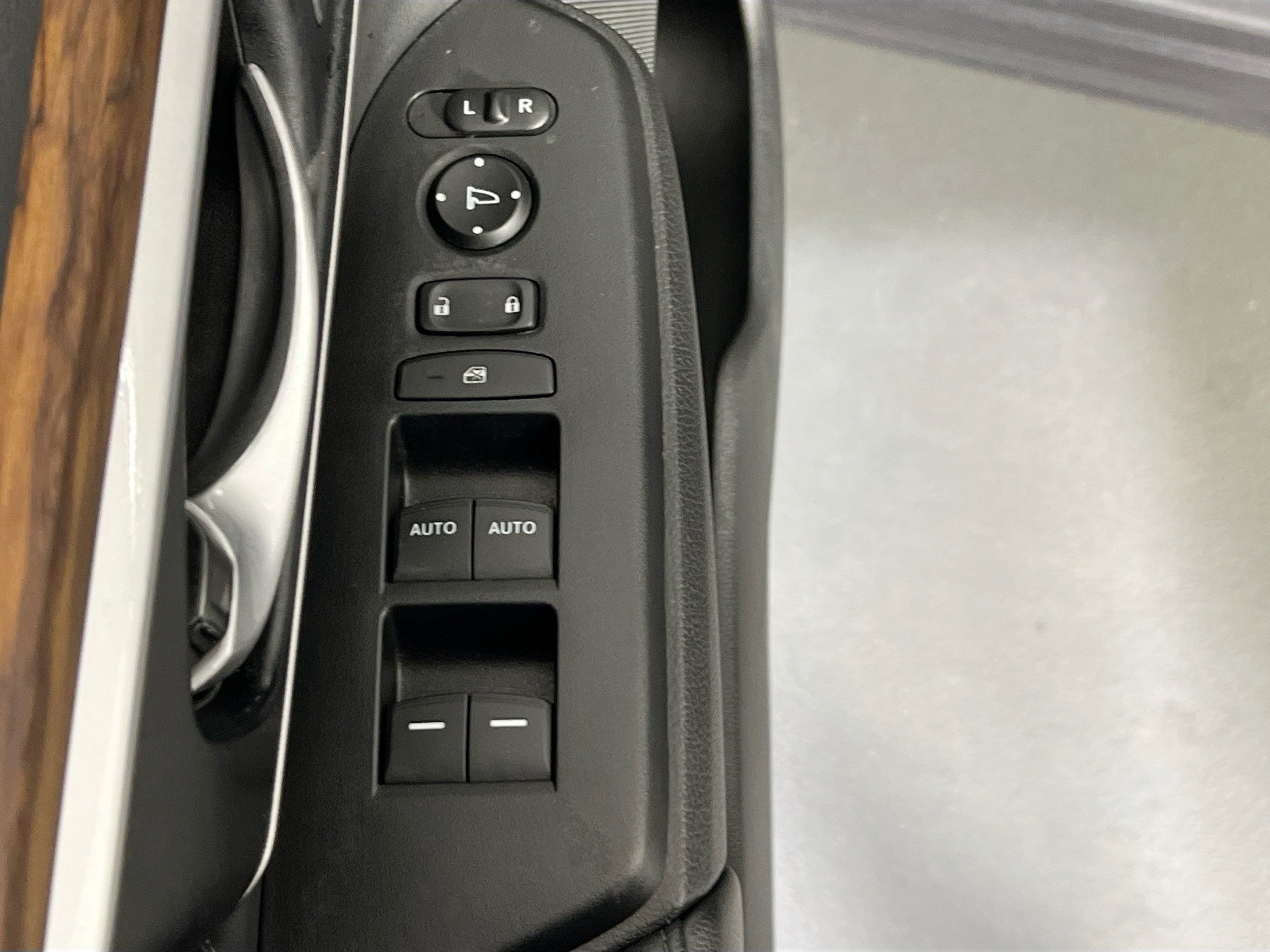 Used 2022 Honda CR-V EX-L image 17