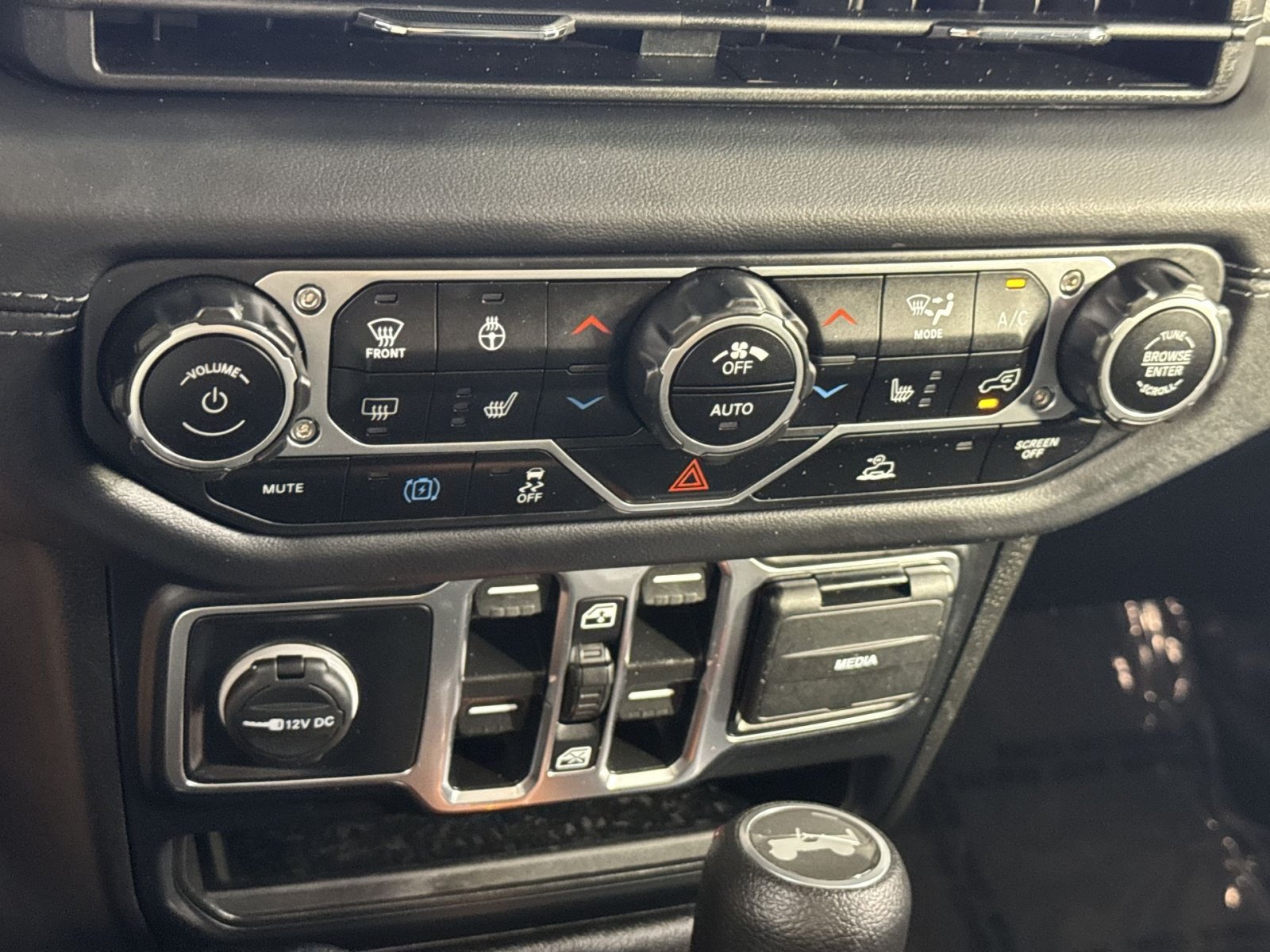 Used 2024 Jeep Wrangler Unlimited Sahara AWD/4WD image 33