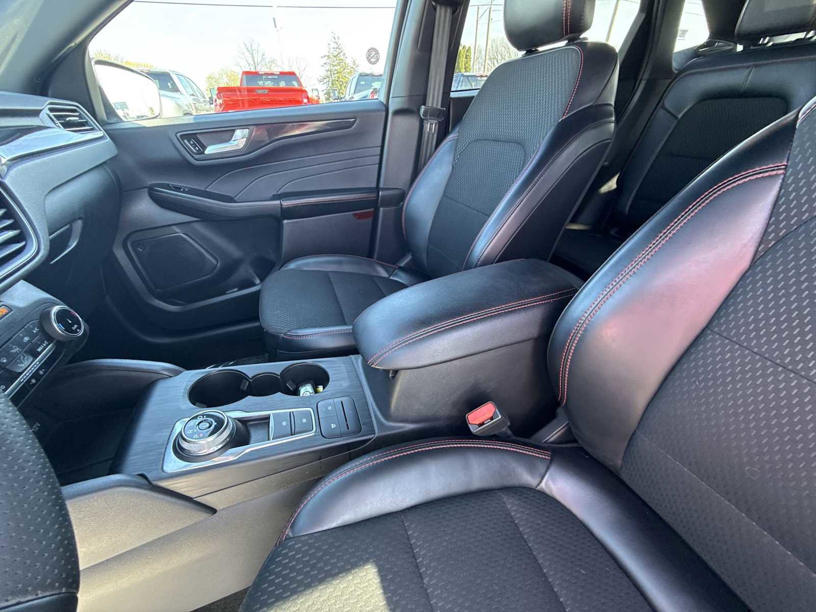 Used 2025 Ford Escape ST-Line FWD image 21