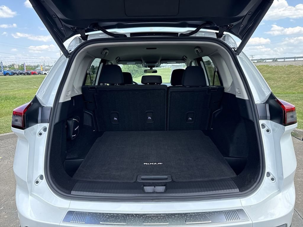 Used 2026 Nissan Rogue SV AWD/4WD image 17