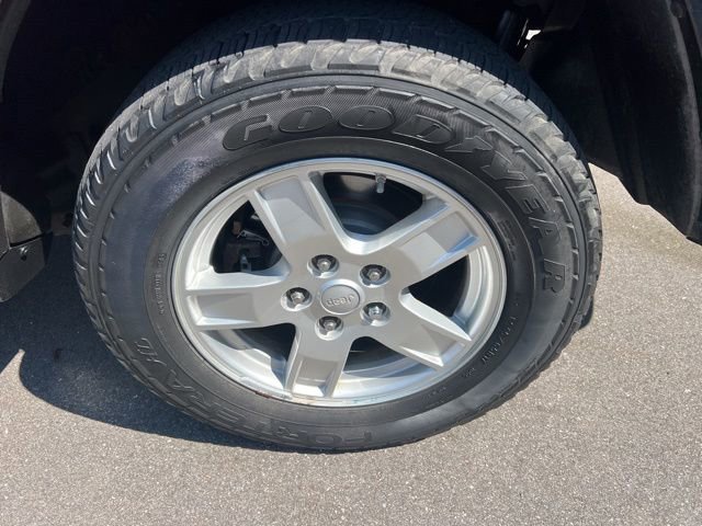 Used 2005 Jeep Grand Cherokee Laredo w/ Cargo Convenience Group image 9