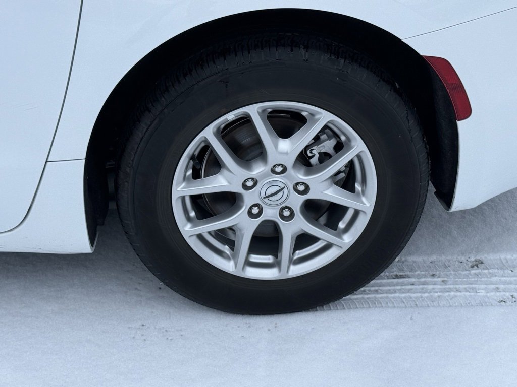 Used 2024 Chrysler Pacifica Touring-L image 11