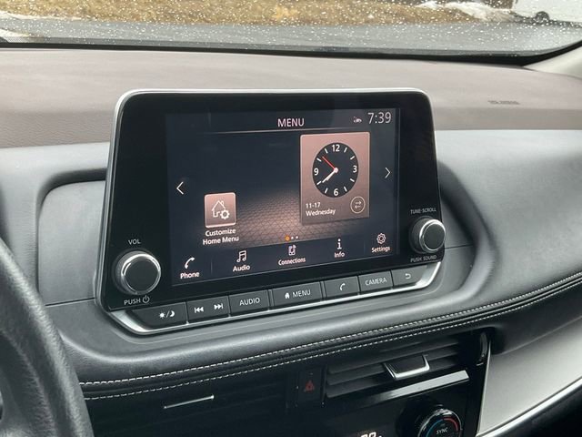 Used 2022 Nissan Rogue SV image 3