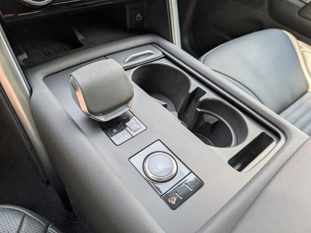 Certified 2024 Land Rover Discovery Dynamic SE image 18