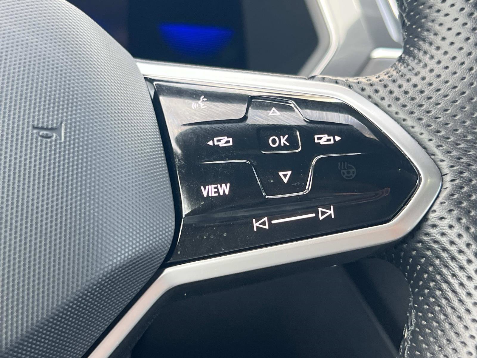 Used 2023 Volkswagen Tiguan SE R-Line image 10