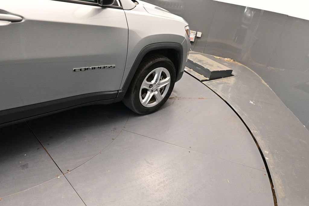 Used 2024 Jeep Compass Latitude AWD/4WD image 23