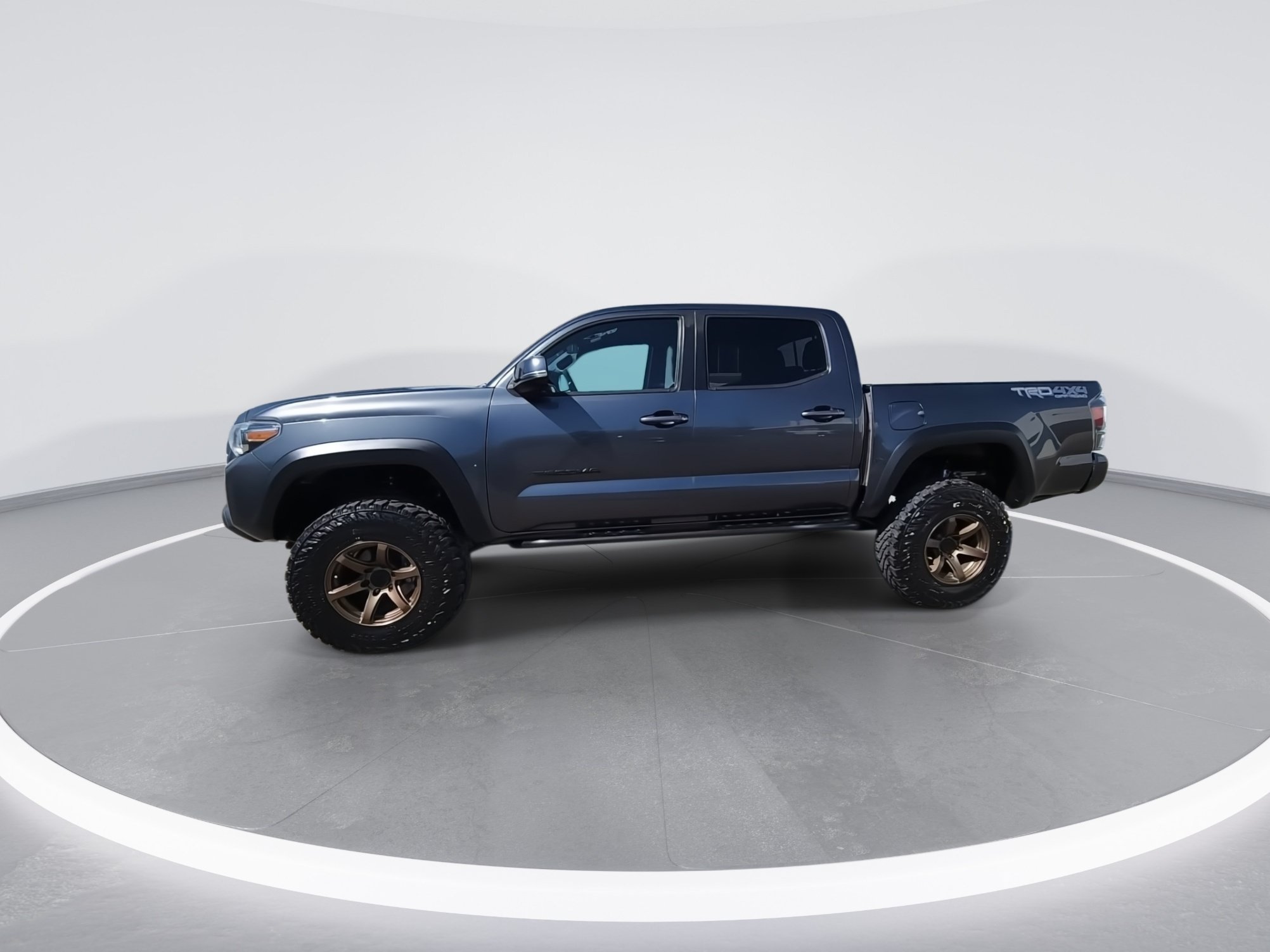 Used 2020 Toyota Tacoma TRD Off-Road w/ Technology Package AWD/4WD image 5