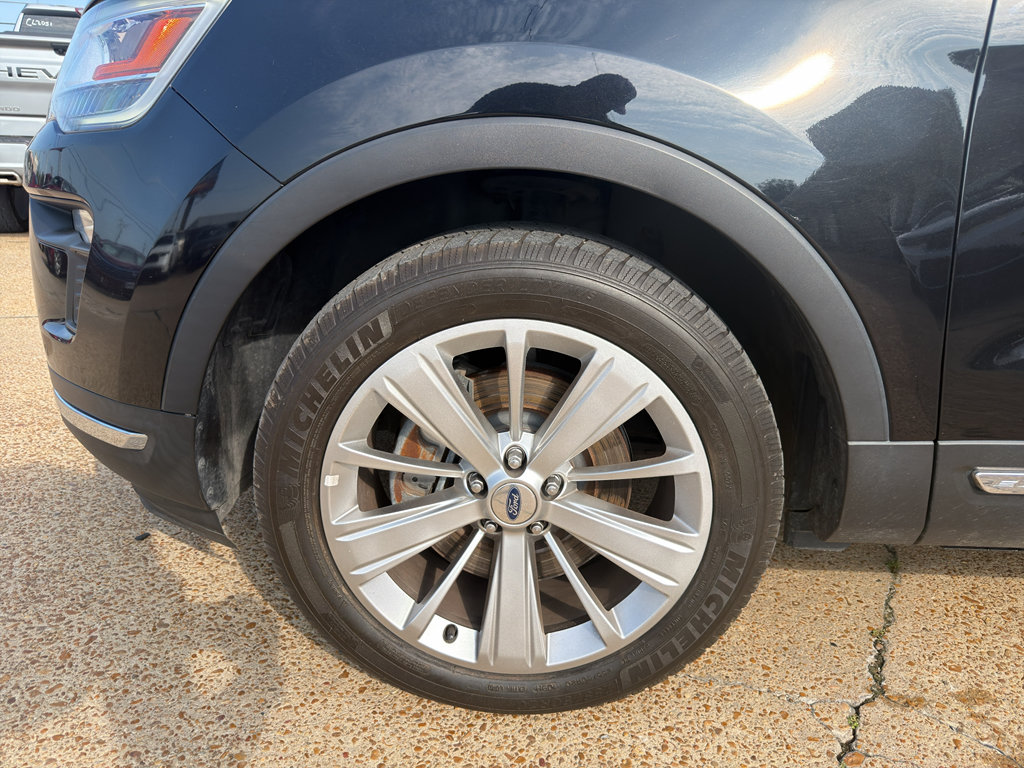 Used 2019 Ford Explorer Limited w/ Class III Trailer Tow Package AWD/4WD image 9