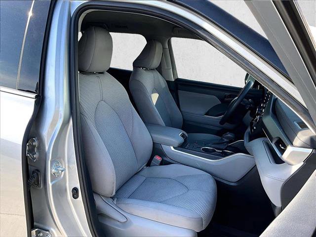 Used 2021 Toyota Highlander L image 9
