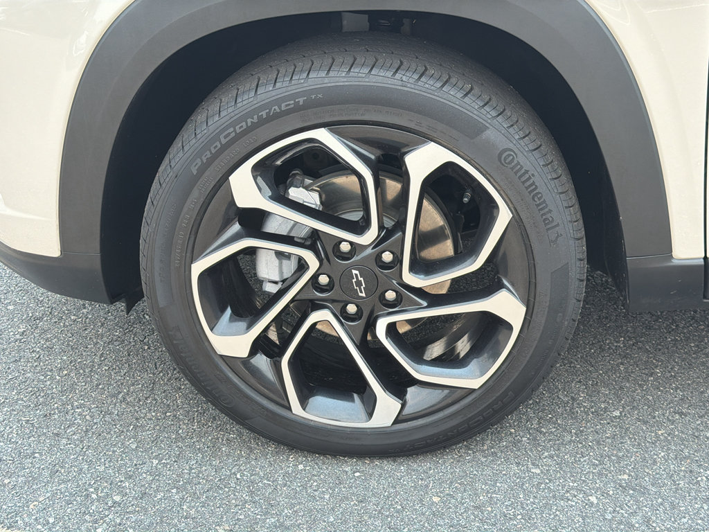 Used 2026 Chevrolet Trax RS w/ Sunroof Package FWD image 31