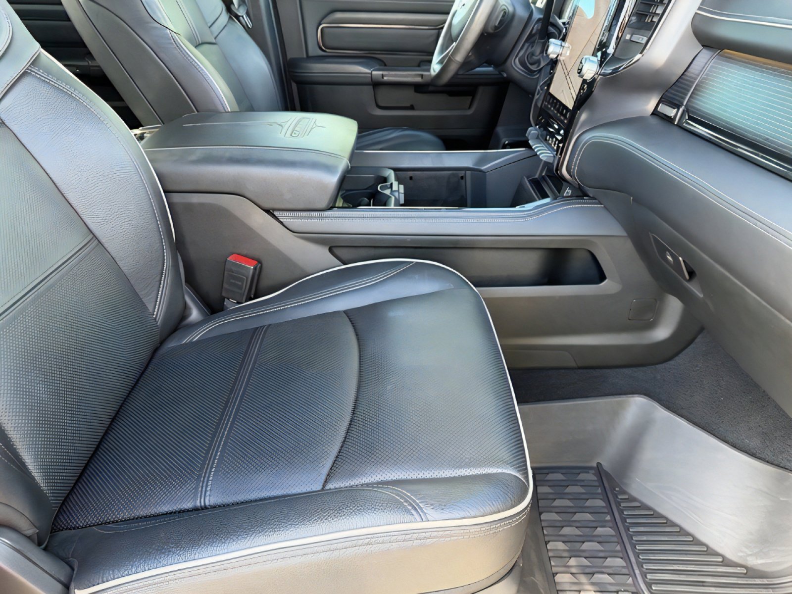 Used 2024 RAM 2500 Limited AWD/4WD image 32