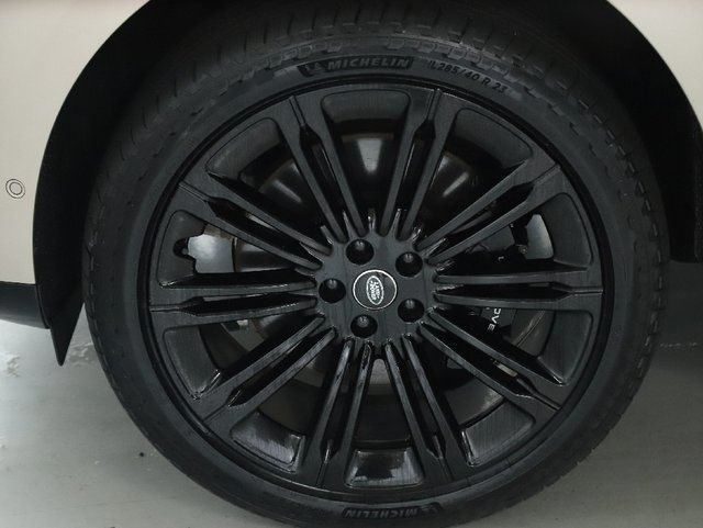 Certified 2025 Land Rover Range Rover Long Wheelbase Autobiography AWD/4WD image 38