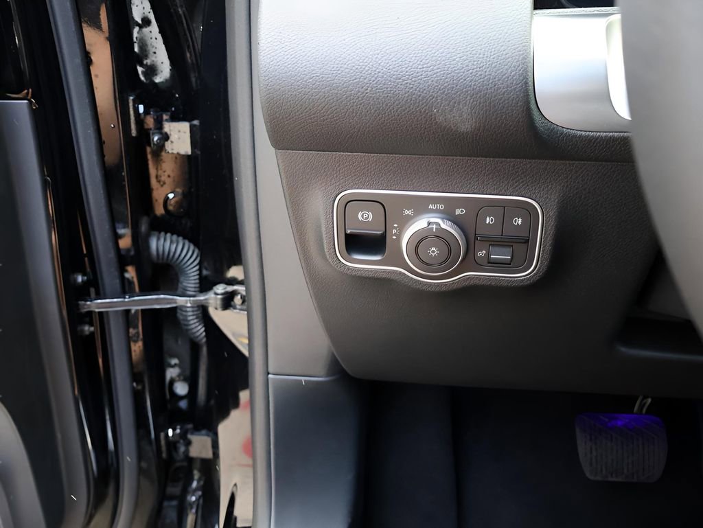 Certified 2025 Mercedes-Benz GLB 250 4MATIC image 36