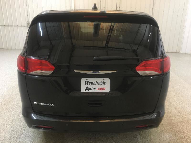 Used 2018 Chrysler Pacifica L FWD image 8