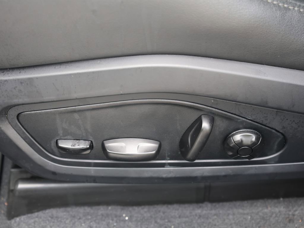 Used 2020 Porsche Taycan 4S w/ Premium Package image 17