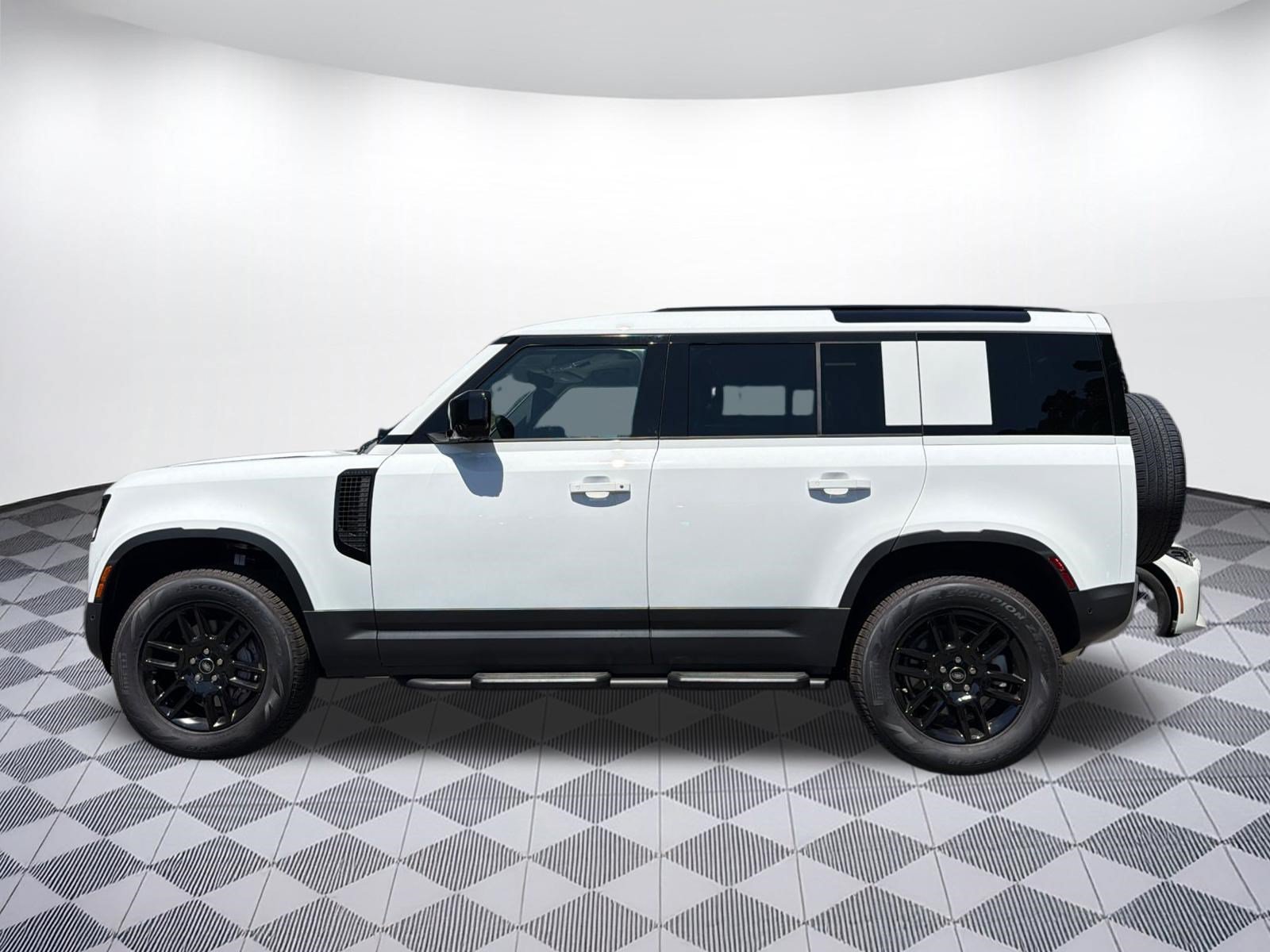 Used 2025 Land Rover Defender 110 S AWD/4WD image 2