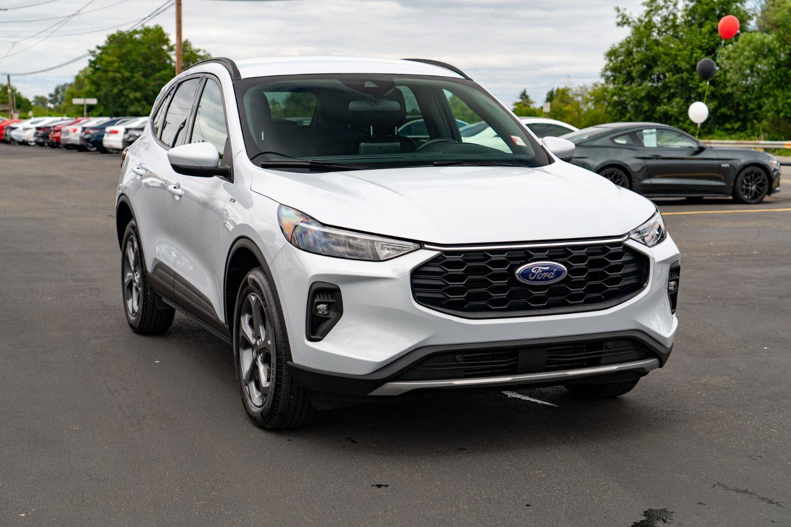 Used 2025 Ford Escape ST-Line Select AWD/4WD image 2