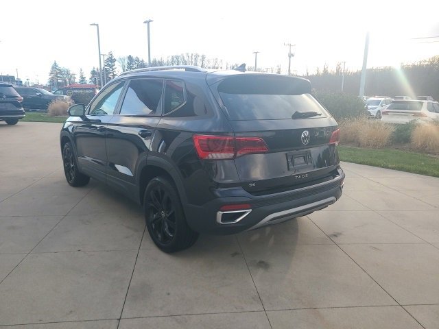 Used 2024 Volkswagen Taos SE w/ Panoramic Sunroof Package image 5