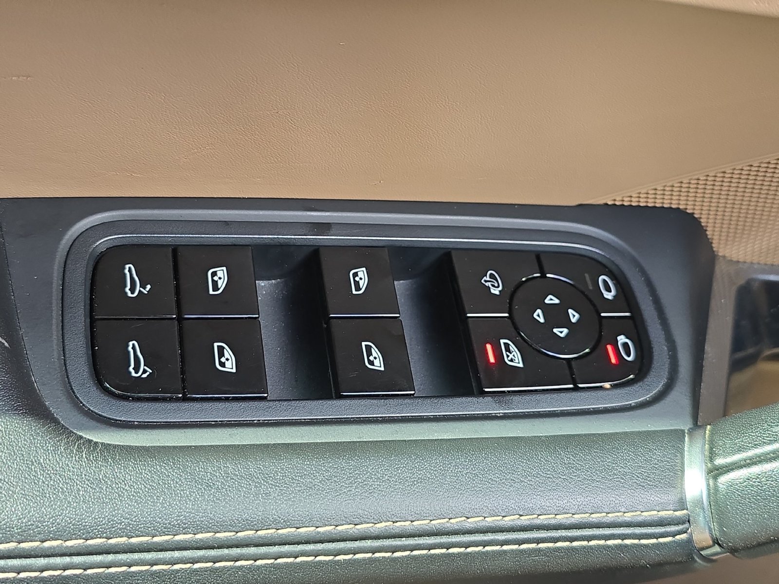 Used 2020 Porsche Cayenne Turbo AWD/4WD image 19