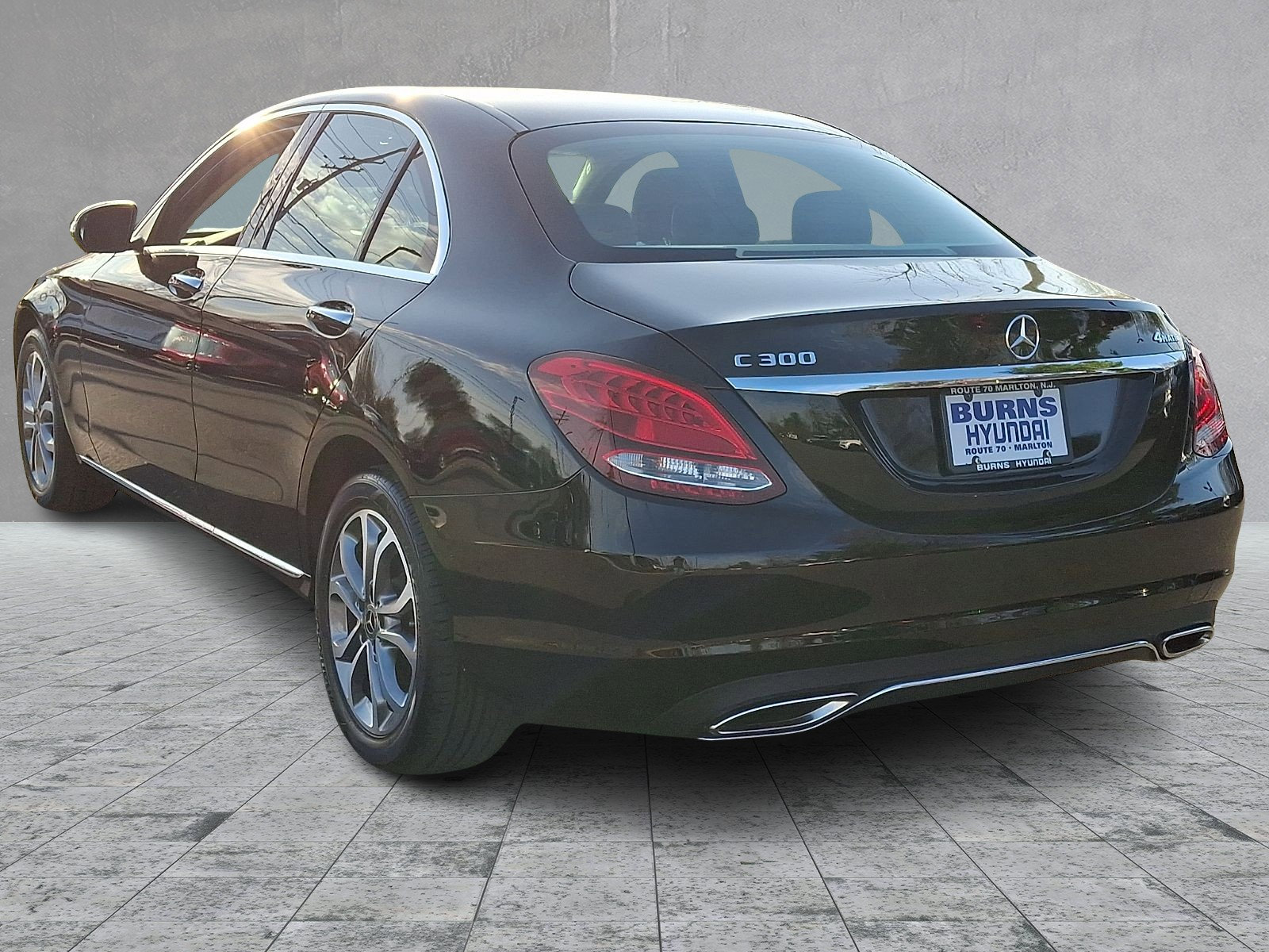 Used 2018 Mercedes-Benz C 300 4MATIC Sedan image 4