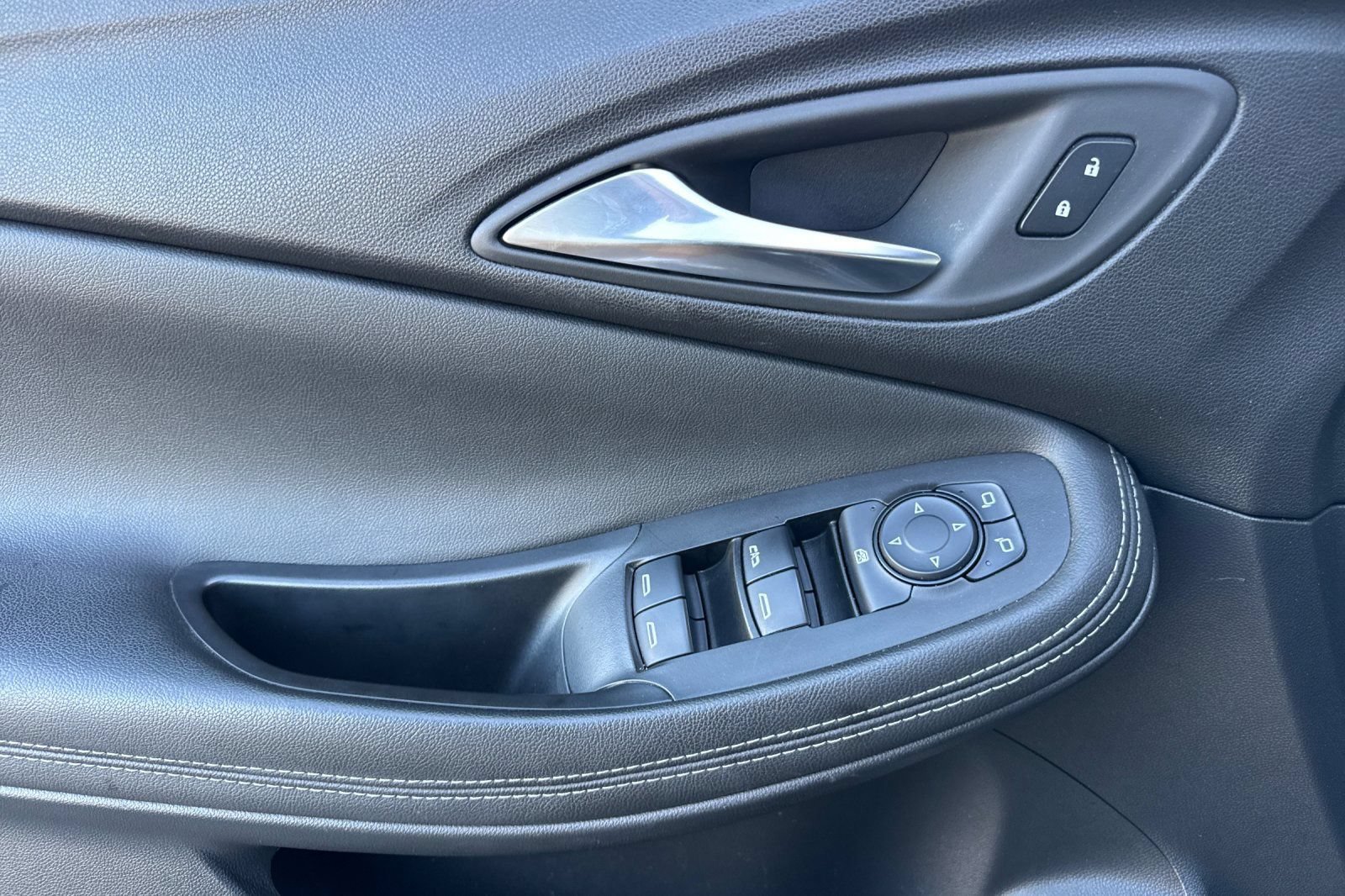 Certified 2024 Buick Encore GX Preferred FWD image 11