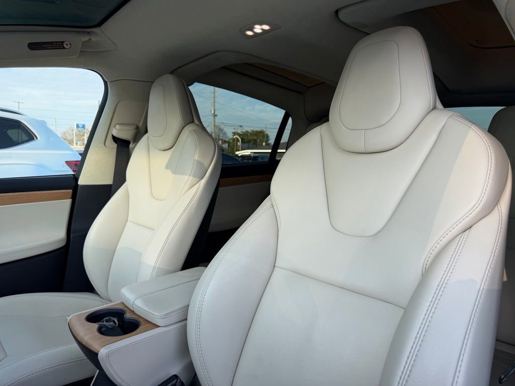 Used 2019 Tesla Model X 75D image 11