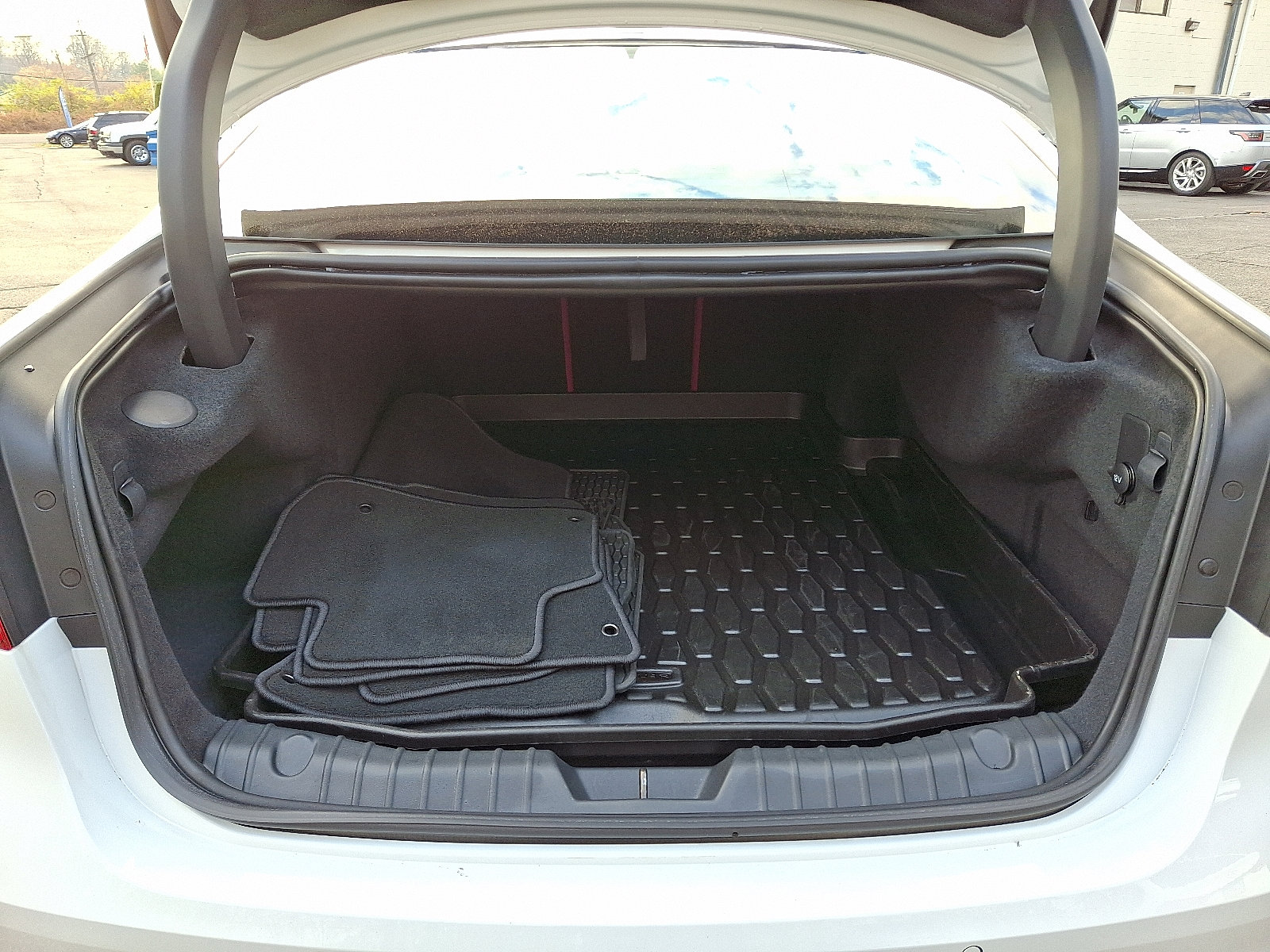 Certified 2024 Jaguar XF R-Dynamic SE image 24