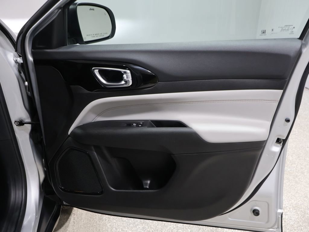 Certified 2024 Jeep Compass Limited image 24