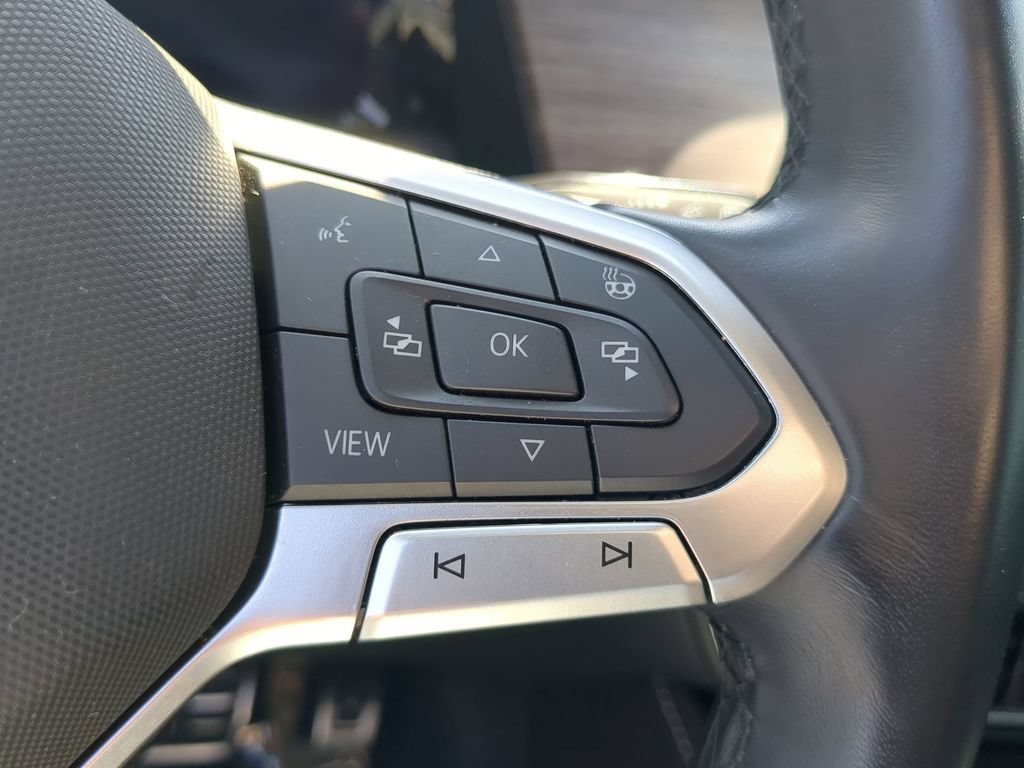 Used 2025 Volkswagen Atlas SEL Premium R-Line AWD/4WD image 32