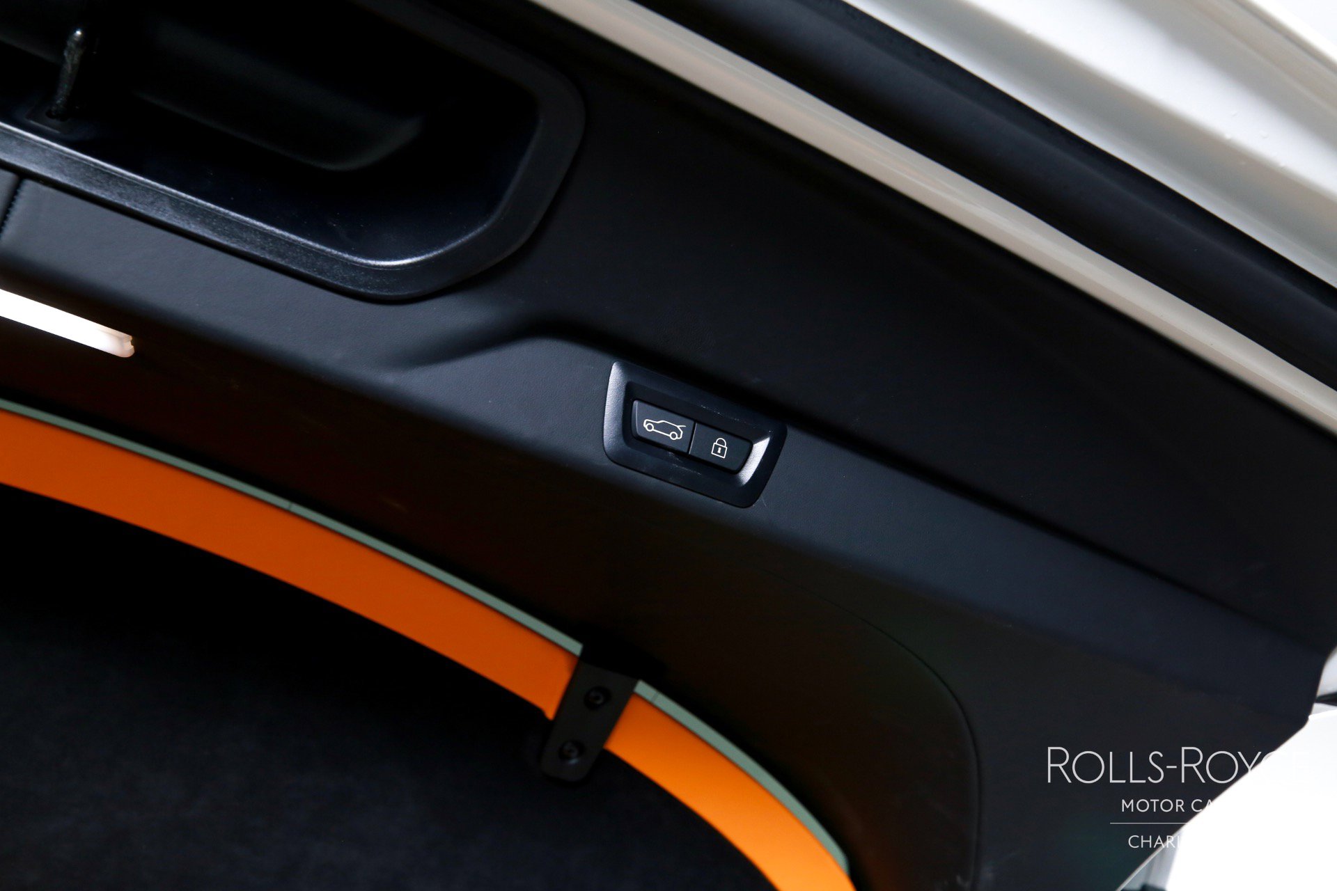 Used 2025 Rolls-Royce Cullinan Black Badge image 27