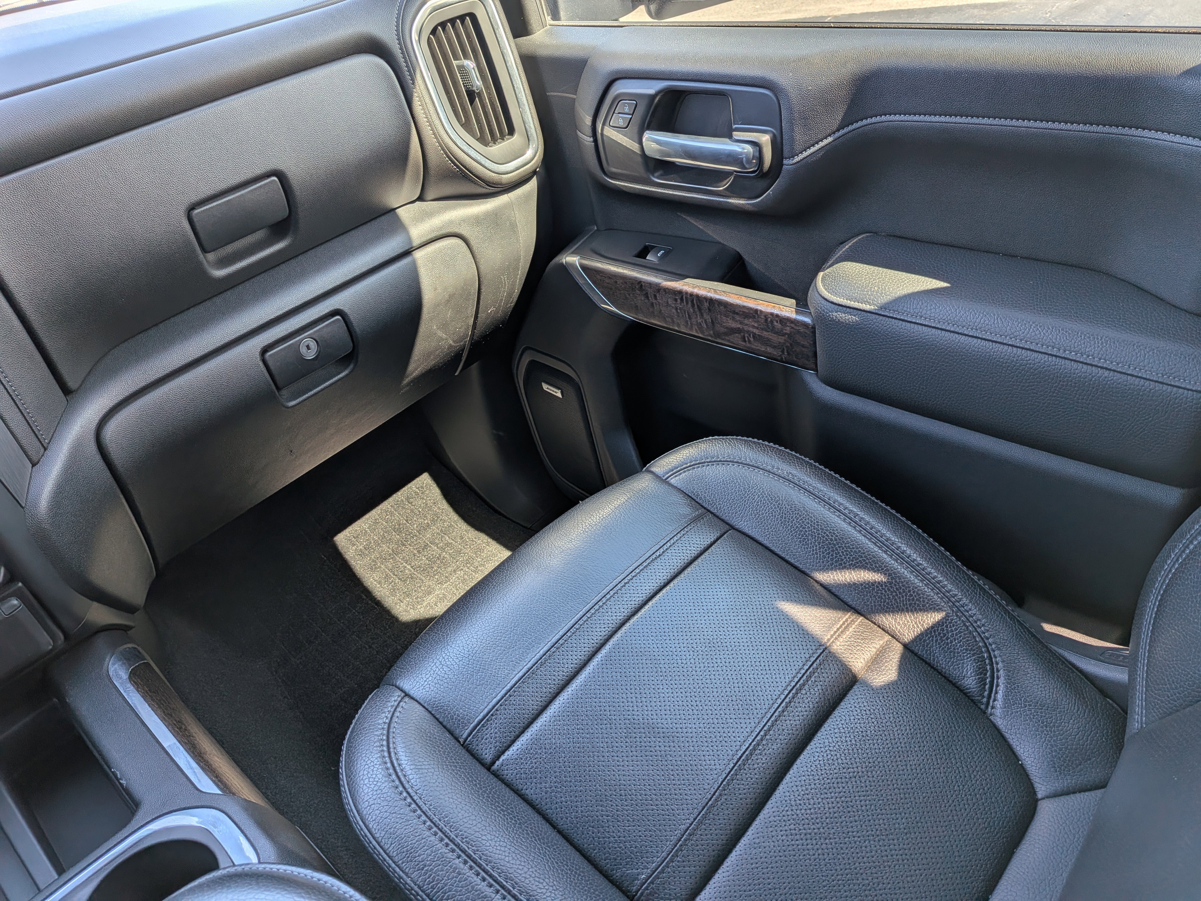 Certified 2020 GMC Sierra 2500 Denali w/ Denali Ultimate Package AWD/4WD image 16