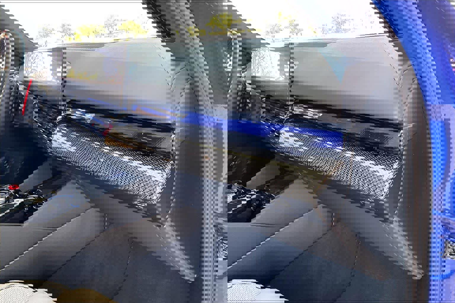 Used 2025 BMW M5 w/ Carbon Package image 19