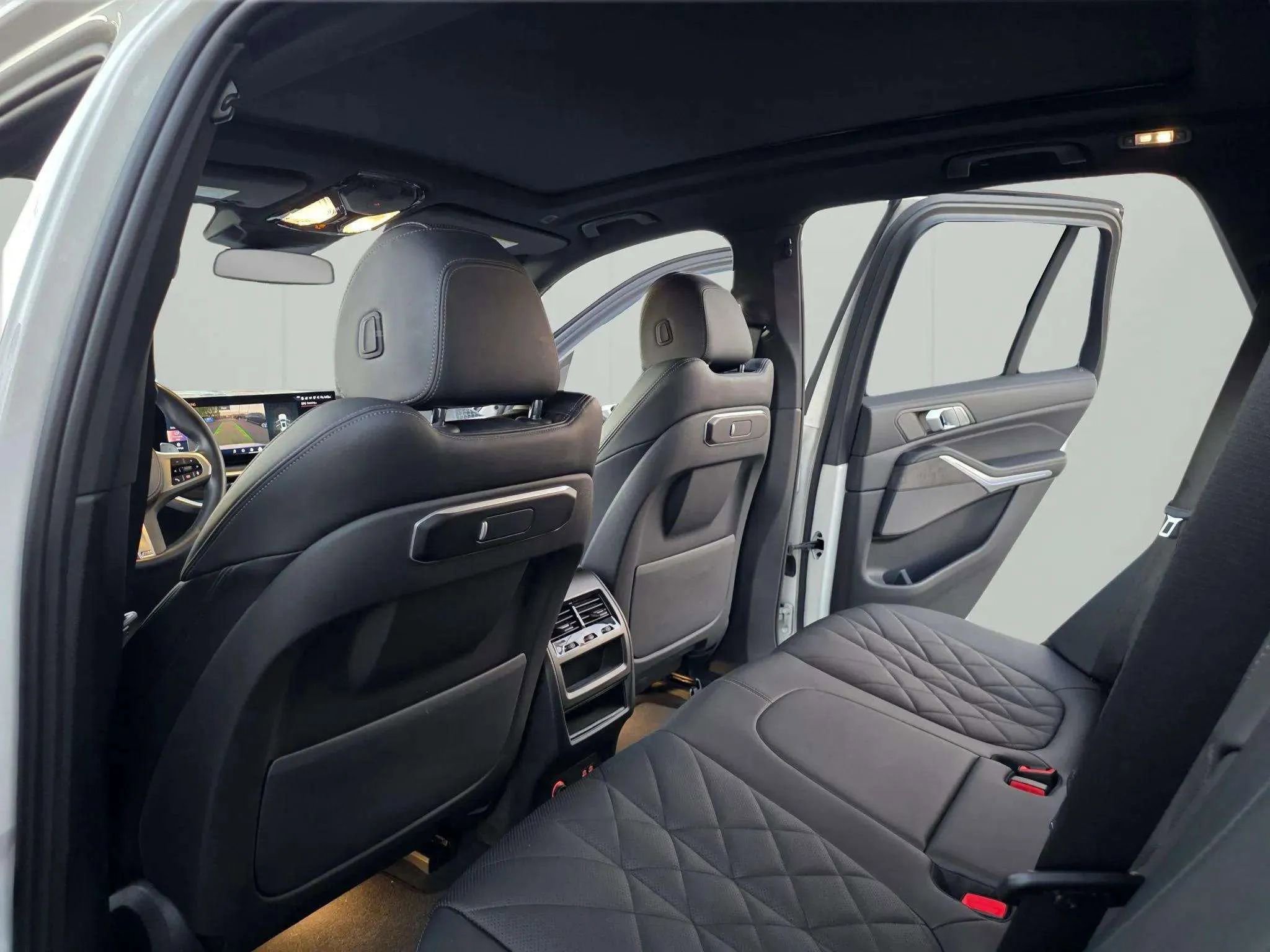 Used 2024 BMW X5 sDrive40i w/ M Sport Package image 72