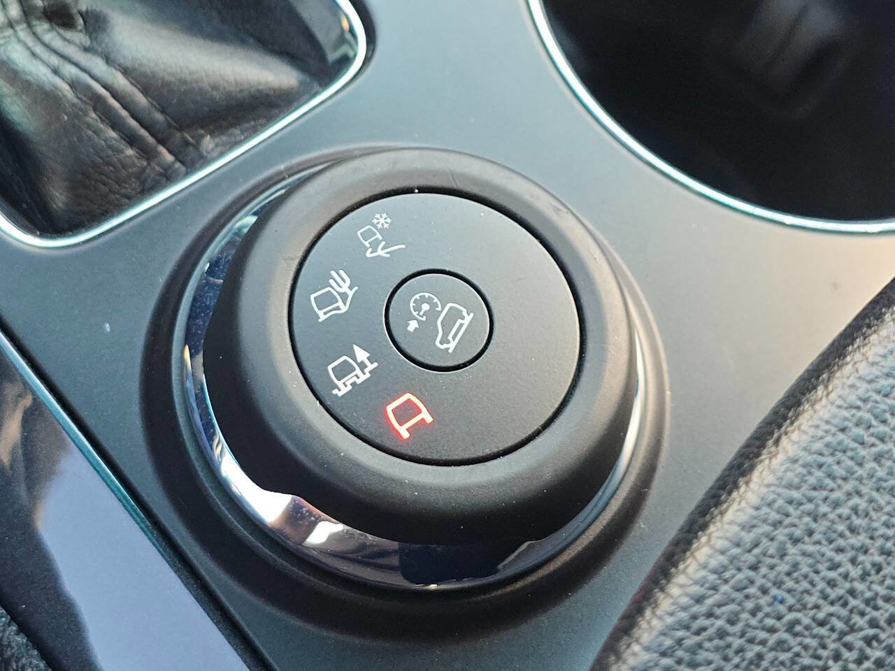 Used 2016 Ford Explorer XLT w/ Equipment Group 202A image 8