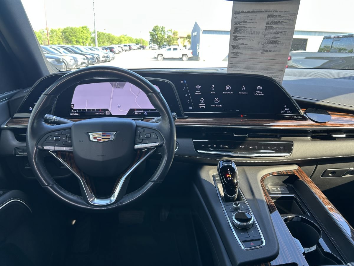 Used 2023 Cadillac Escalade Luxury AWD/4WD image 11