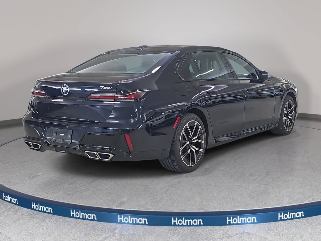 Used 2023 BMW 760i xDrive AWD/4WD image 7