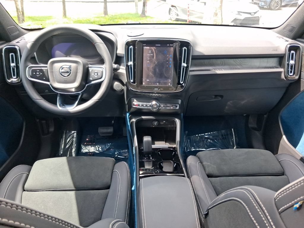 Used 2023 Volvo C40 P8 Recharge Ultimate AWD/4WD image 9