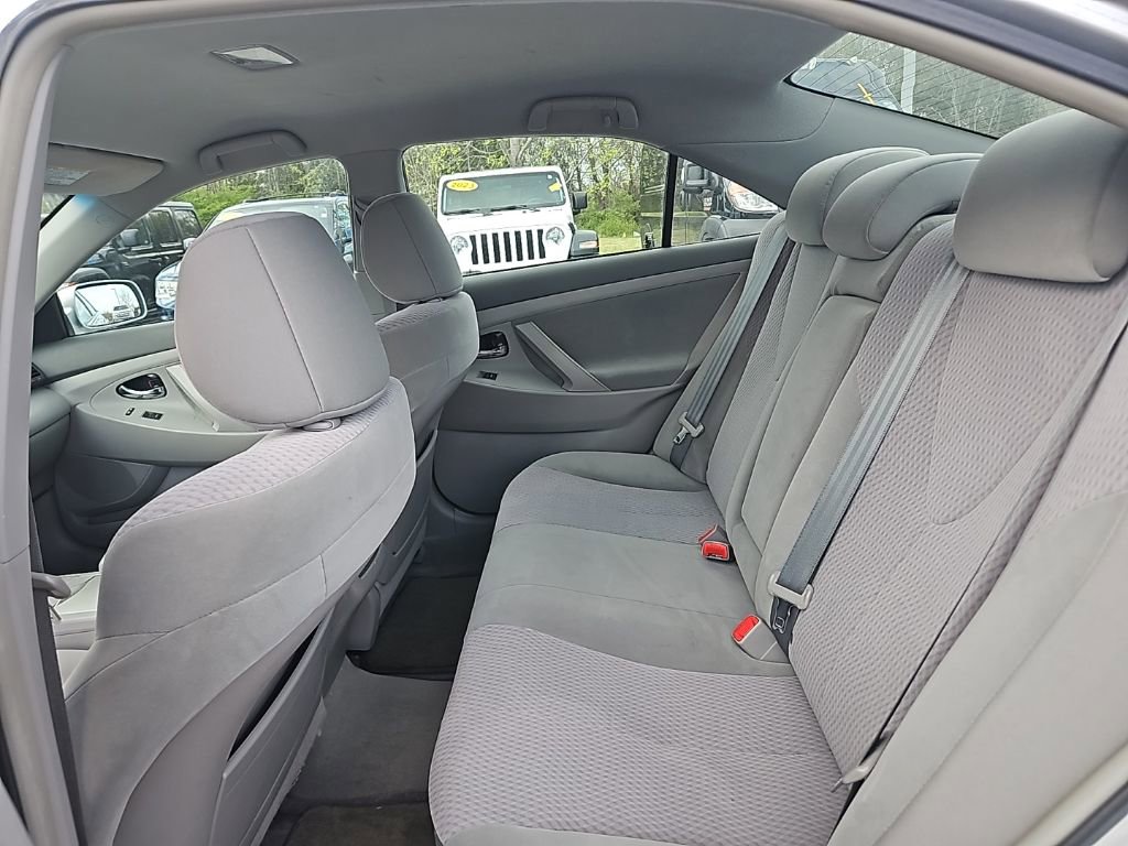 Used 2011 Toyota Camry LE image 15